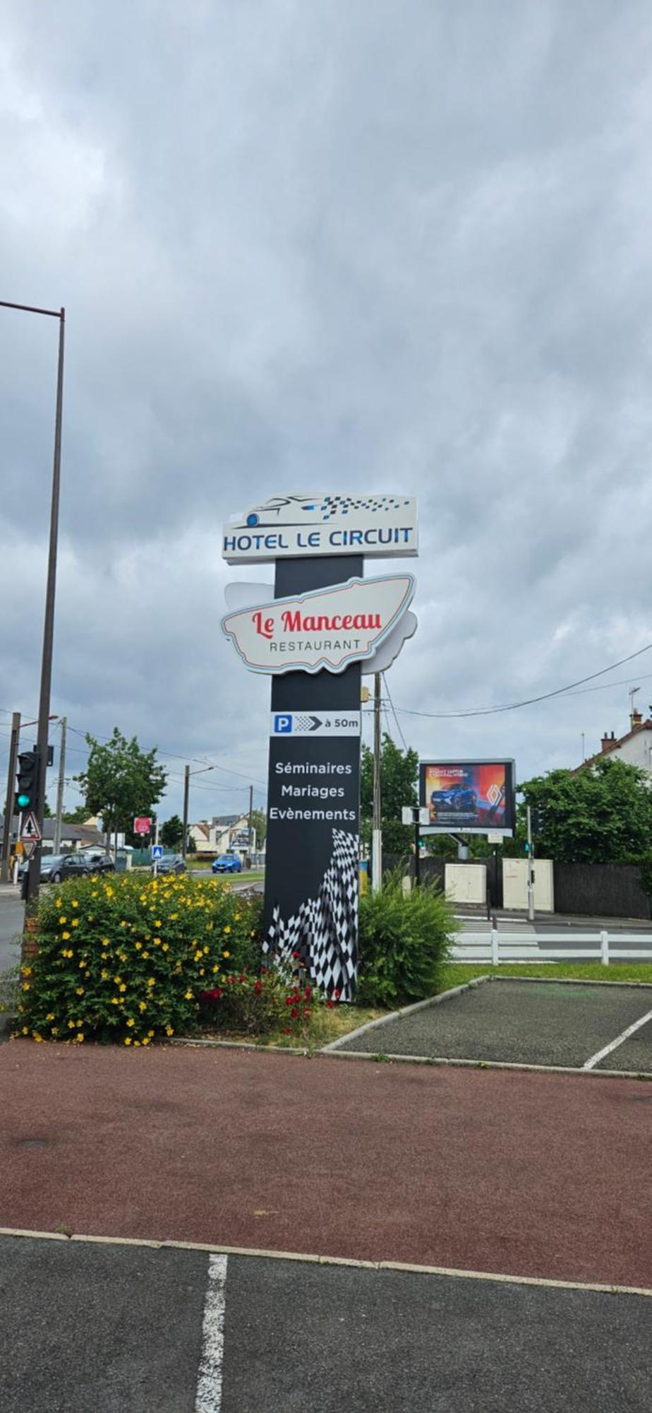 Hotel Le Circuit Le Mans Kültér fotó