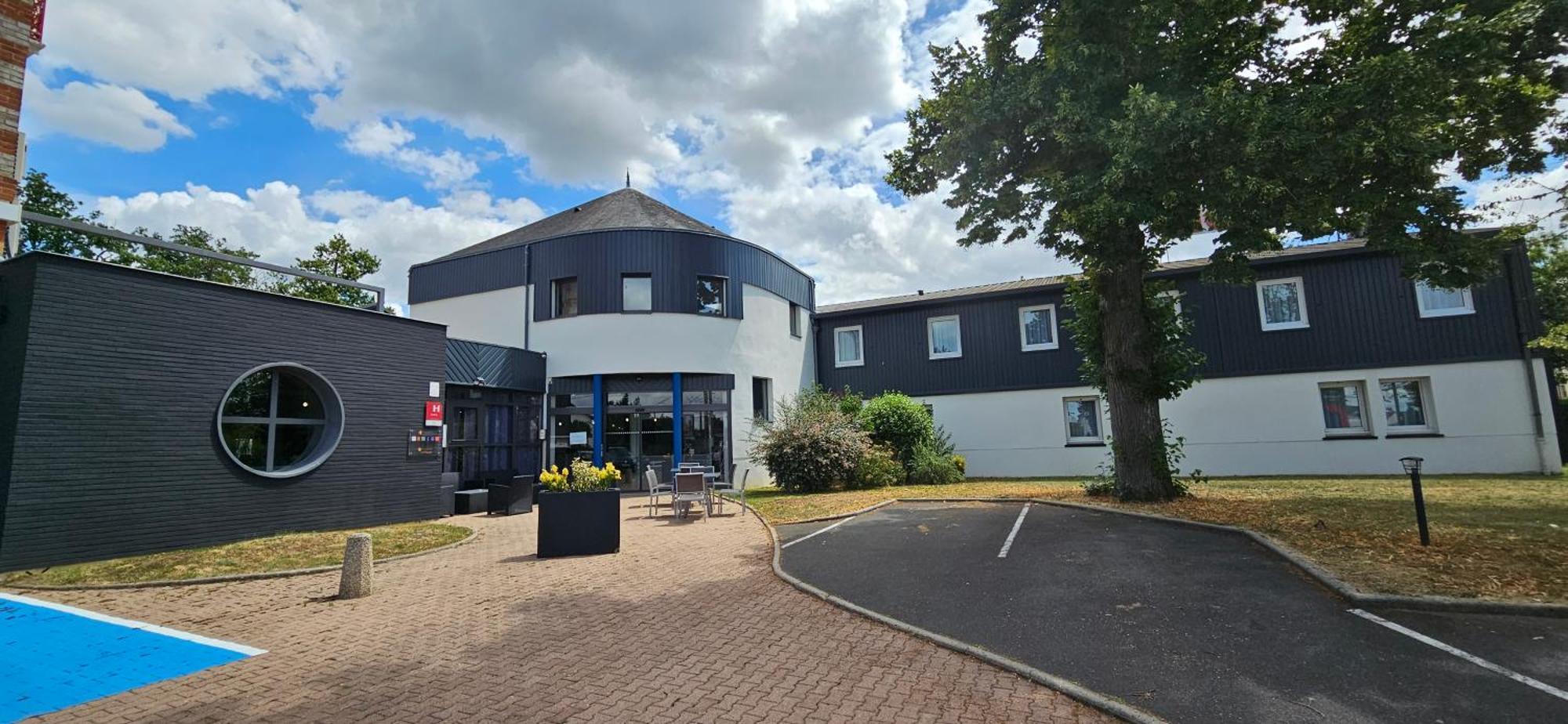 Hotel Le Circuit Le Mans Kültér fotó
